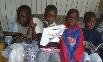 4 kids reading books Lillians on left
